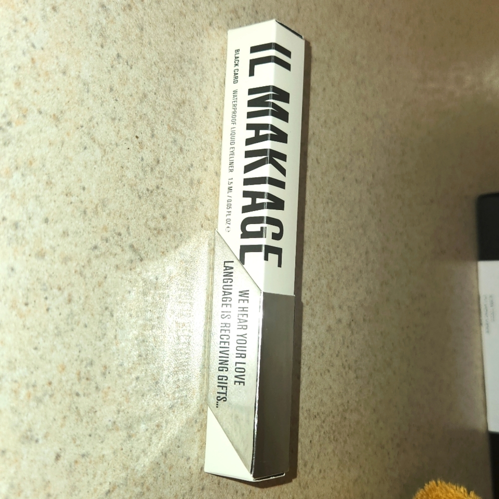 IL makiage black liquid eyeliner